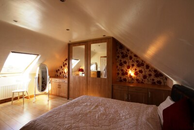 Molly's Cottage, Furbo - sleeps 8 guests  in 3 bedrooms