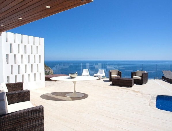 Balcony/ terrace