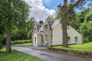 Pathhead Farmhouse - front and side aspect
