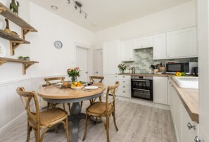 Ground floor: Spacious fully equipped kitchen and dining room
