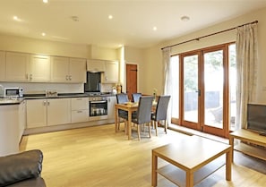 Kingfisher Open Plan Room - View 2