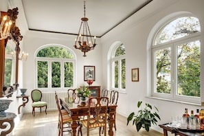 Bright dining room, La Casa Bianca