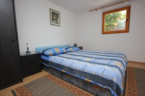 Schlafzimmer 1