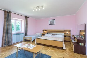 Schlafzimmer 1