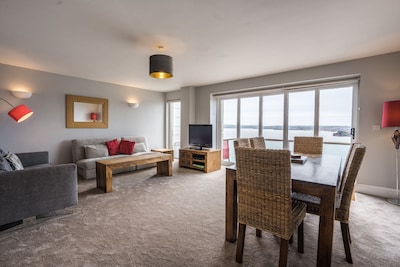 6 Astor House - premier apartment with stunning south facing uninterrupted sea views with balcony tw