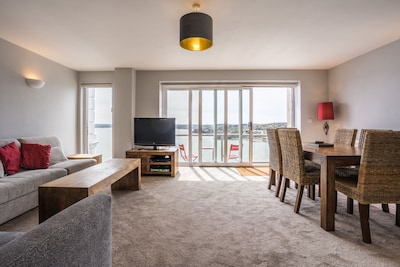 6 Astor House - premier apartment with stunning south facing uninterrupted sea views with balcony tw