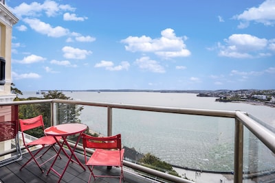6 Astor House - premier apartment with stunning south facing uninterrupted sea views with balcony tw