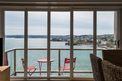 6 Astor House - premier apartment with stunning south facing uninterrupted sea views with balcony tw