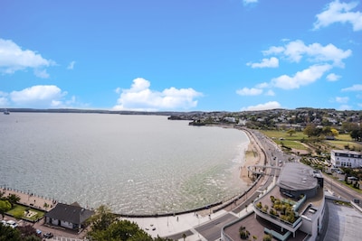 6 Astor House - premier apartment with stunning south facing uninterrupted sea views with balcony tw