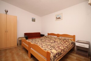 Schlafzimmer 1