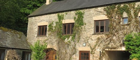 The Ballroom Cottage (First Floor)