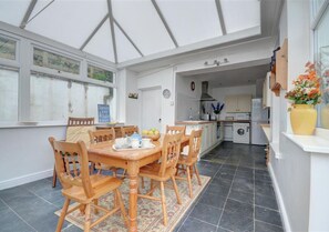 A great space to enjoy breakfast, lunch or supper!