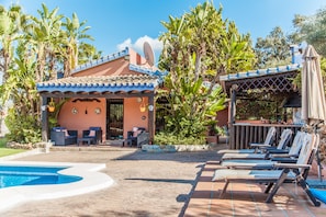Ideal for families with private pool | Cubo's Holiday Homes