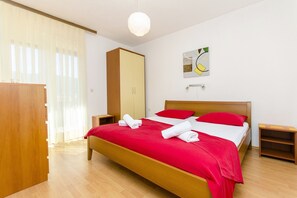 Schlafzimmer 1