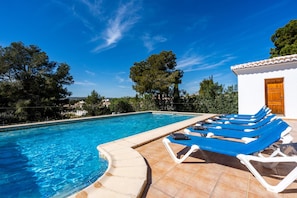 Terrasse et piscine