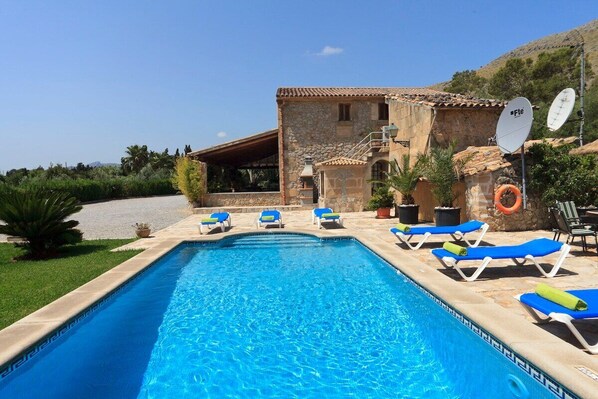 Swimming pool
