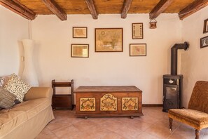 Little Vista - living room