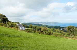 Peaceful setting with view to the sea