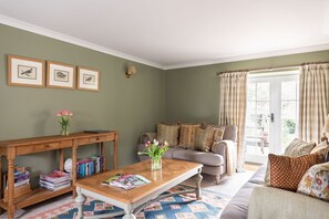 The Wheel House - sitting room with two sofas and coffee table