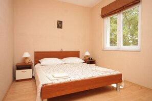 Schlafzimmer 1