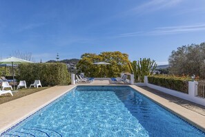 Trädgård och pool
