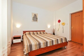 Schlafzimmer 1