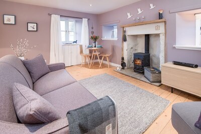 BRAEMAR- Pretty village location close to Edinburgh attractions, cosy pub nearby