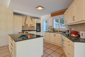 Open kitchen