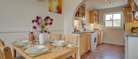 The kitchen and dining area, a great space for enjoying meals together