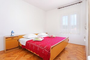 Schlafzimmer 1