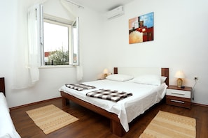 Schlafzimmer 2