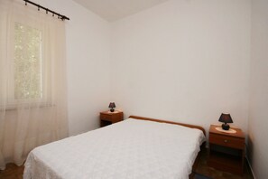 Schlafzimmer 1