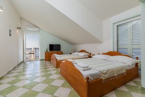 Schlafzimmer 1