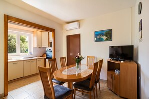 Dining room 1
