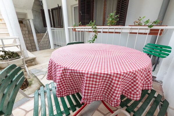 Outdoor dining