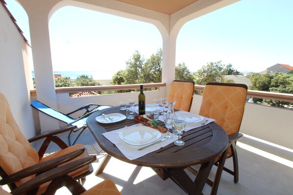 Outdoor dining