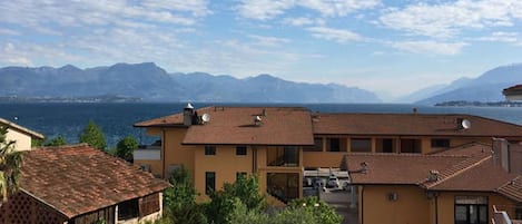 Vista Lago dal balcone - Lakeview from the balcony