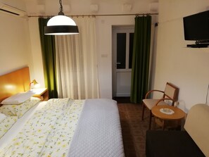 Schlafzimmer 1