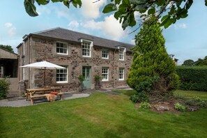 Crailing Cottage - the wonderful period features and stonework of the cottage