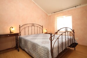 Schlafzimmer 1