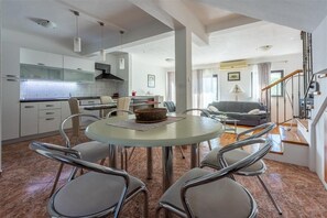 Dining room 1