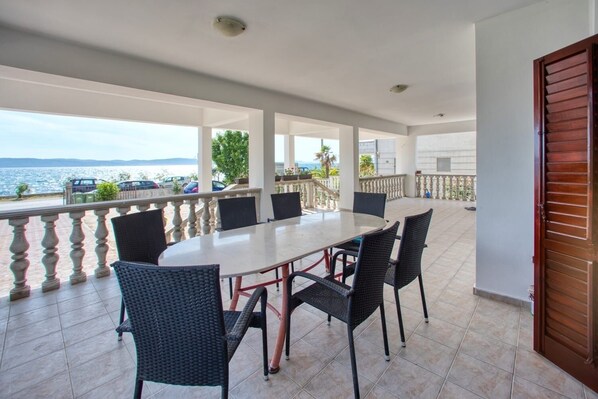 Outdoor dining