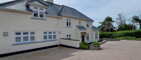 Beach House - lovingly furnished, tastefully decorated and equipped for comfort and enjoyment