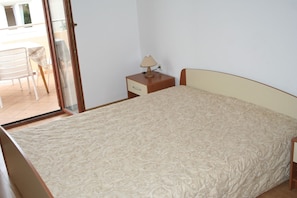 Schlafzimmer 1