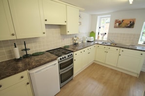 No 4 Lowerbourne kitchen