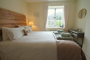 No 4 Lowerbourne double bedroom