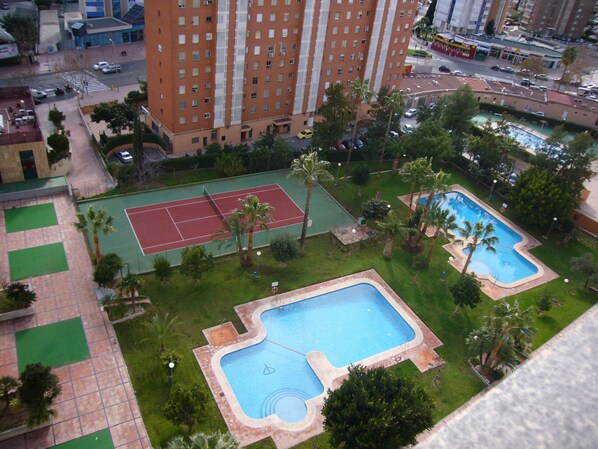Swimming pool