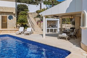 Outdoor dining area