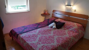 Schlafzimmer 1