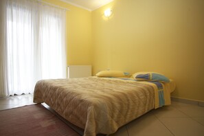 Schlafzimmer 1